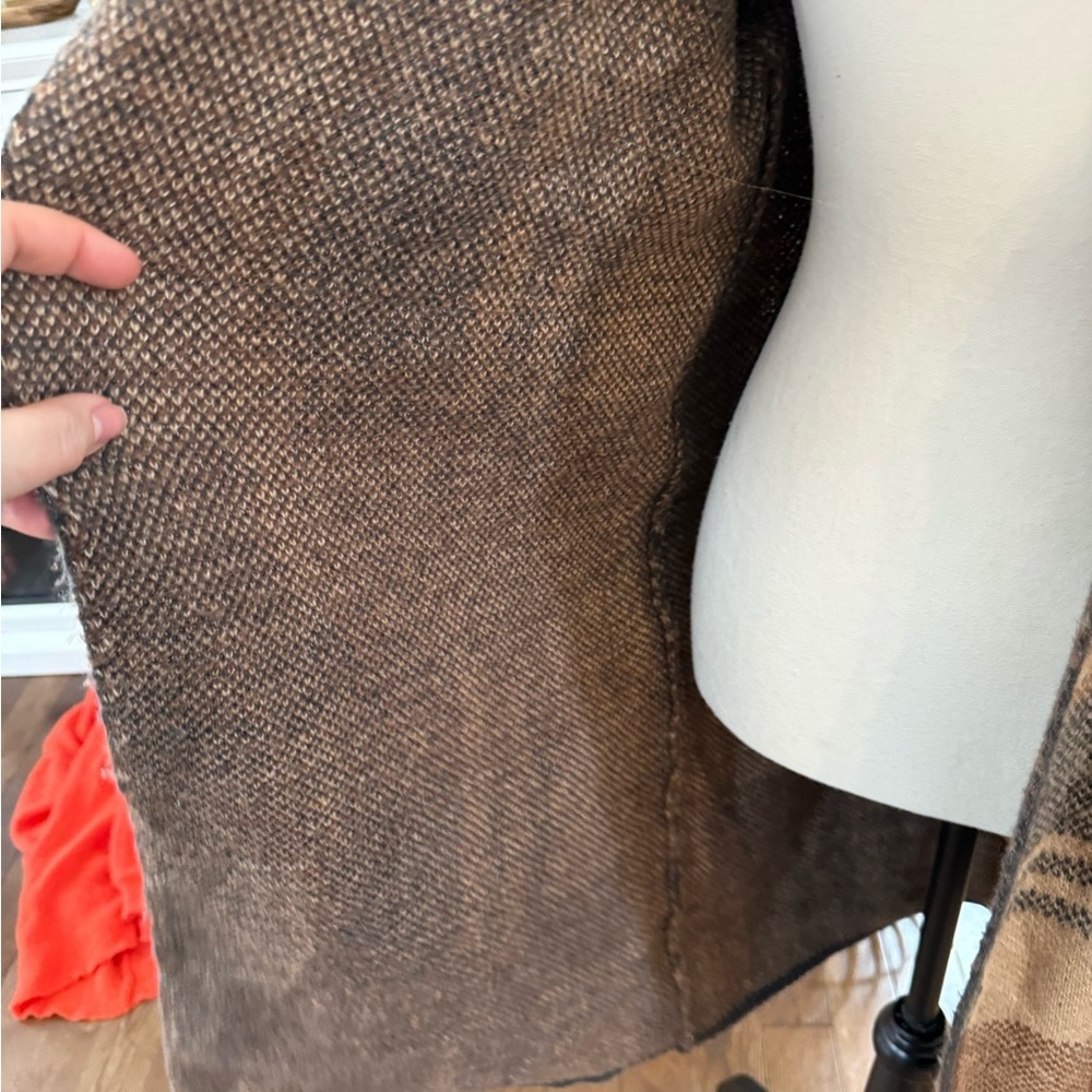 Cozy Plaid Women's Cardigan - Brown and Black size xl bought from stitch fix - Picture 4 of 7